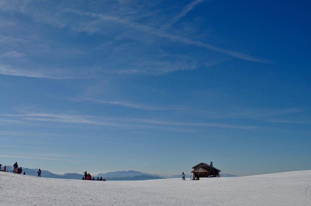 campo scuola per i corsi snowboard per bambini